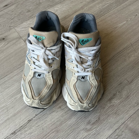 New Balance Women's Gray Sneakers - Picture 3 of 12